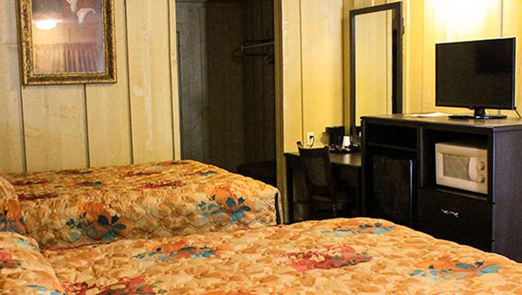 Charles Wesley Motor Lodge Downtown Broken Bow- Hochatown Room photo