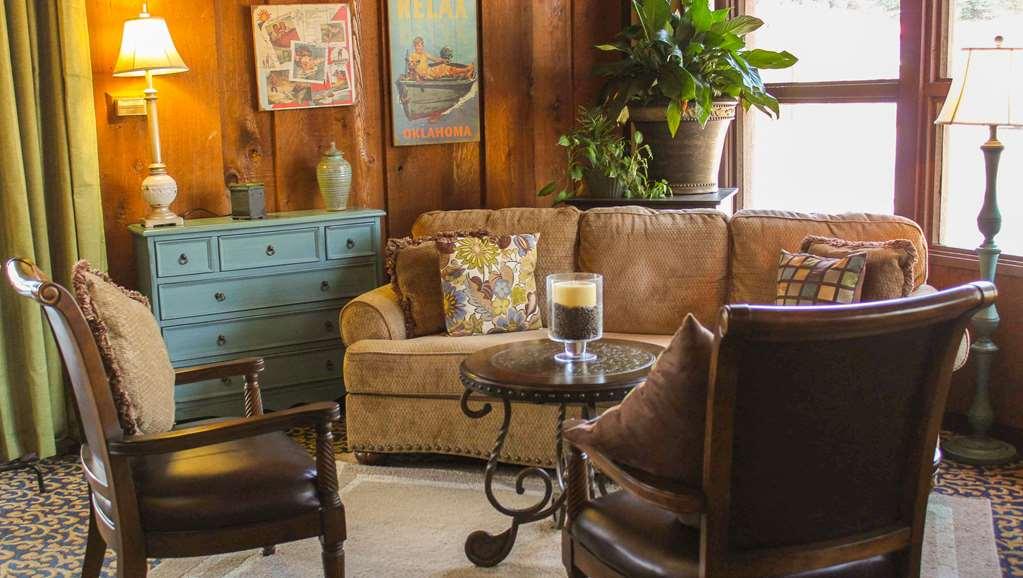 Charles Wesley Motor Lodge Downtown Broken Bow- Hochatown Interior photo